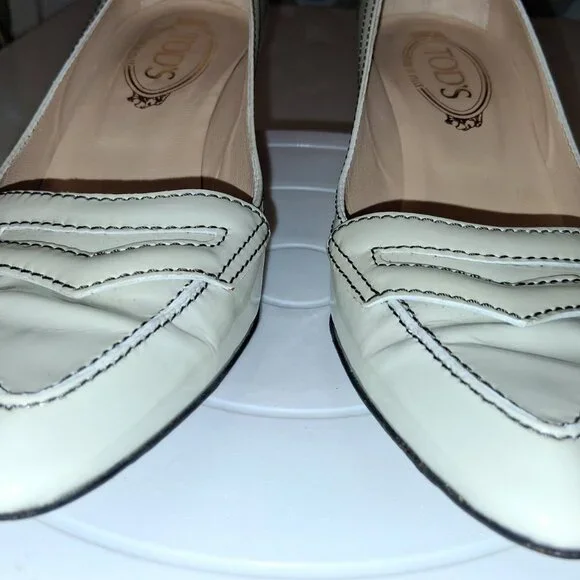 EUC Tod's Ivory Patent Leather Driving Kitten Heel 7.5 Italy Black Stitching - Picture 3 of 6